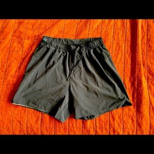 Lululemon 5” lined shorts
